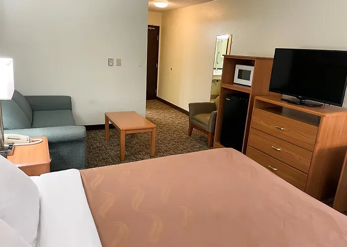 Hudson Inn & Suites